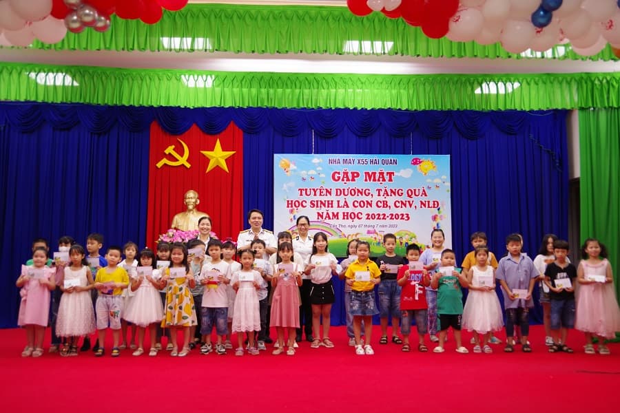 Nhà máy X55 tuyên dương, khen thưởng học sinh năm học 2022-2023