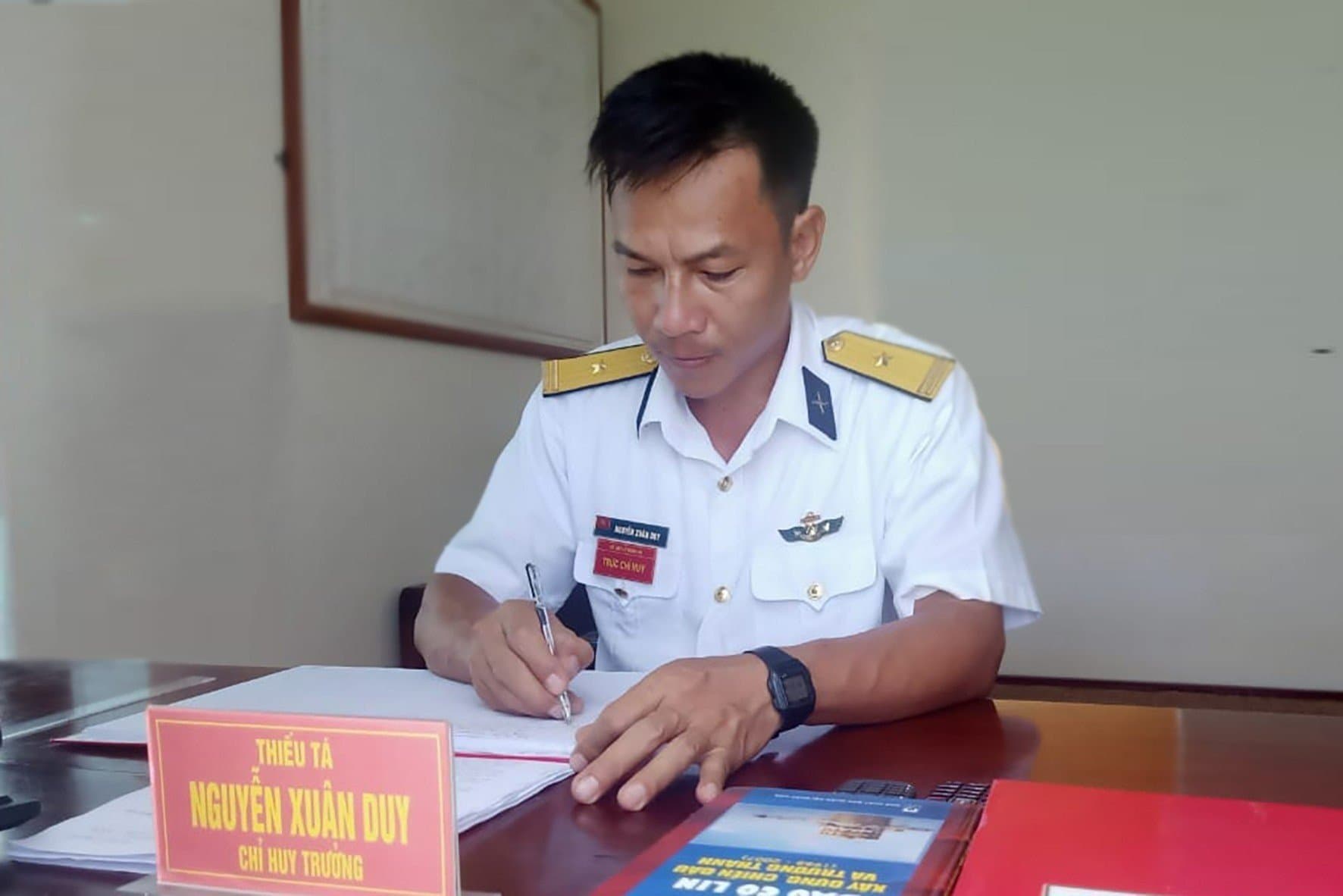 Chỉ huy trưởng đảo mẫu mực