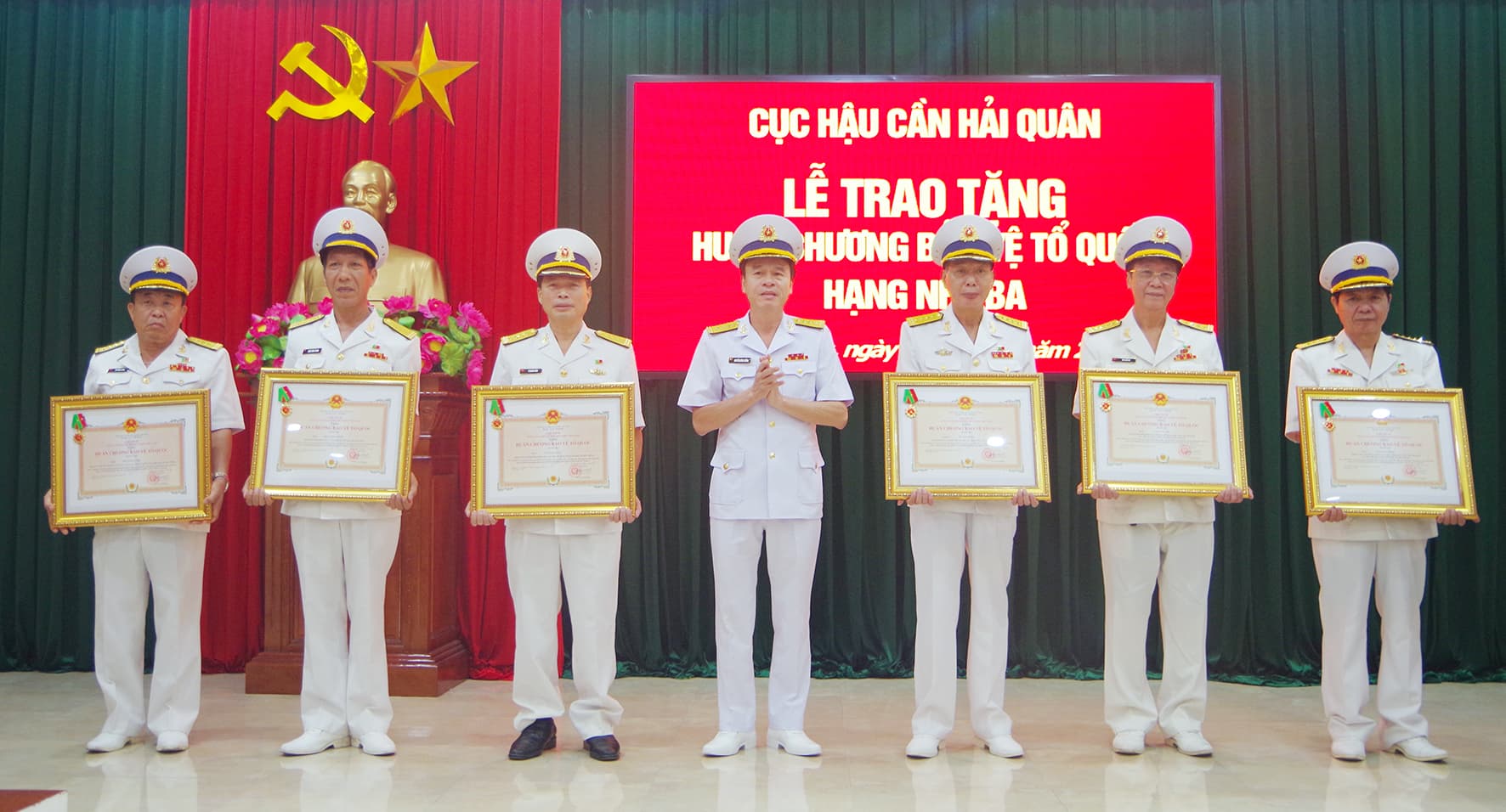 Cục Hậu cần Hải quân tổ chức Lễ trao tặng Huân chương Bảo vệ Tổ quốc