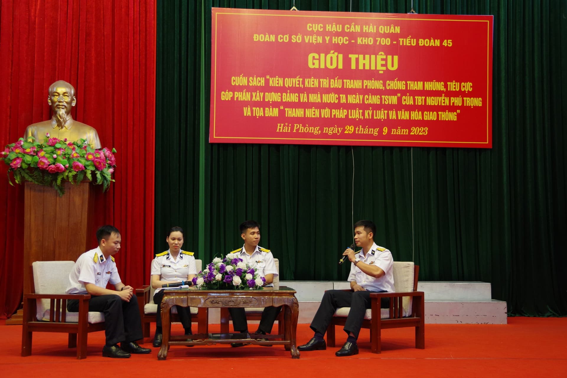 Cục Hậu cần Hải quân tổ chức giới thiệu cuốn sách của Tổng Bí thư Nguyễn Phú Trọng