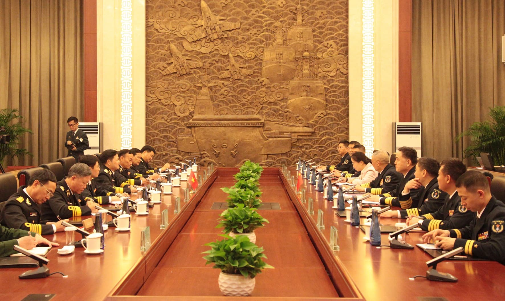 Chính ủy Hải quân Việt Nam thăm hữu nghị Hải quân Trung Quốc