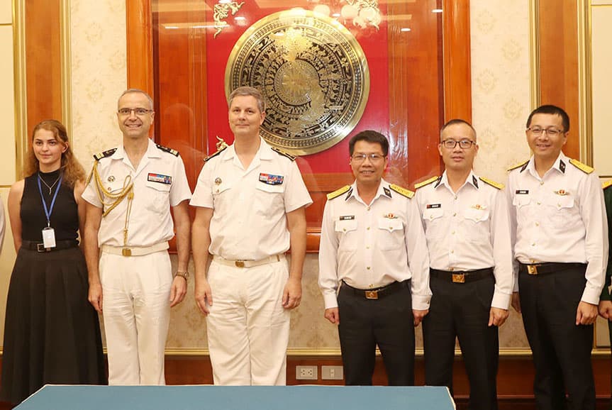 Tăng cường quan hệ hữu nghị giữa Hải quân Việt Nam và Hải quân Pháp