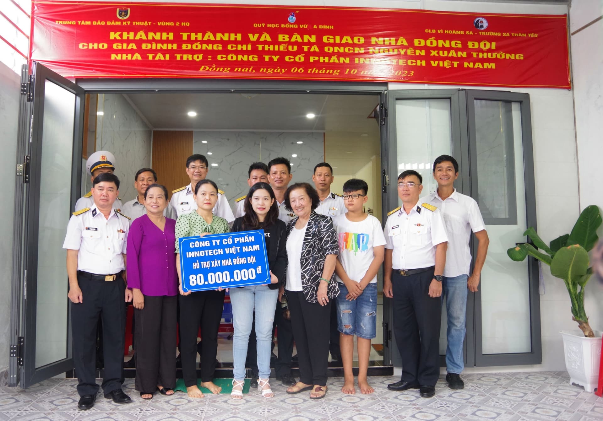 Trung tâm Bảo đảm kỹ thuật Vùng 2 trao nhà đồng đội