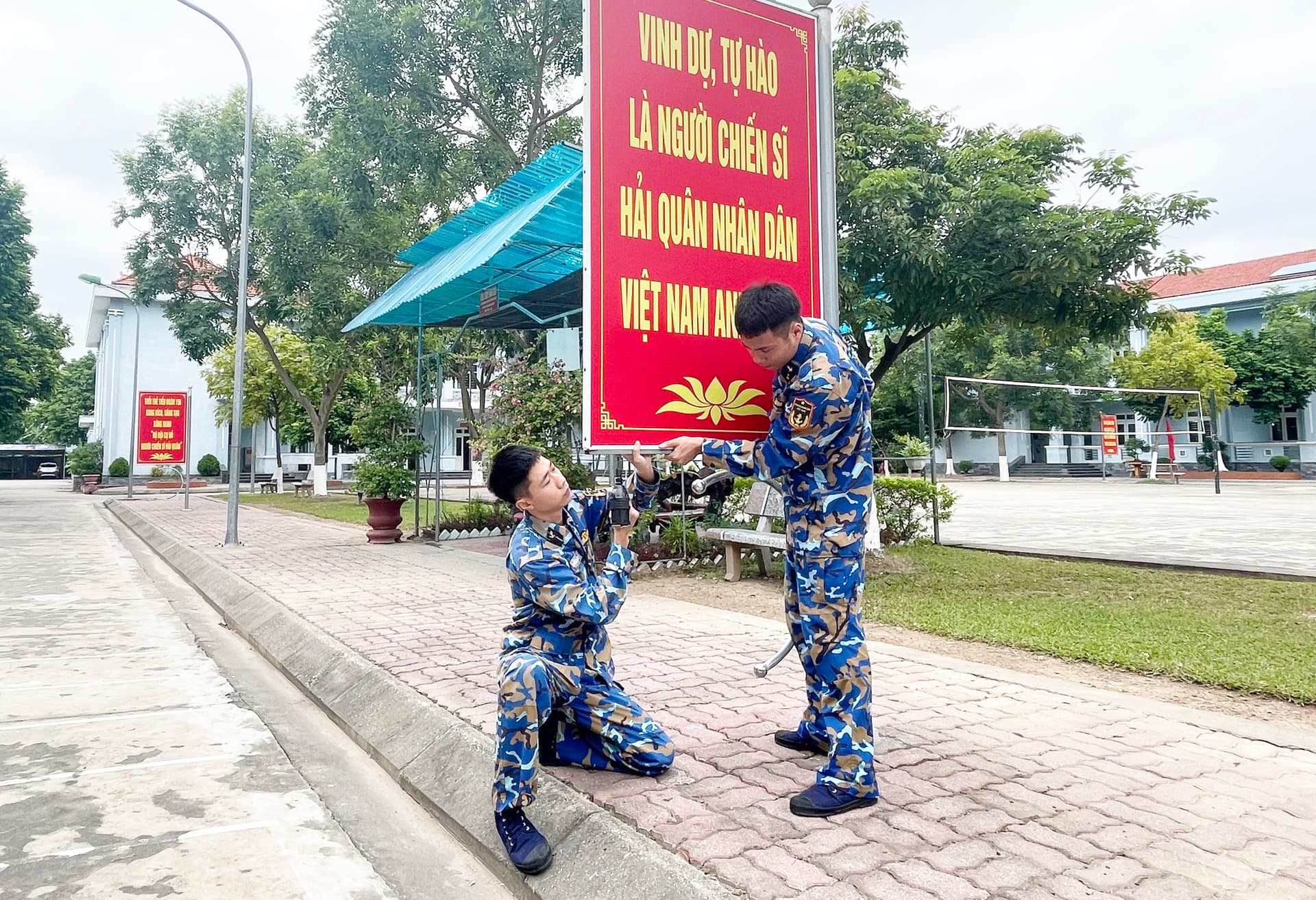 Chung tay làm đẹp doanh trại