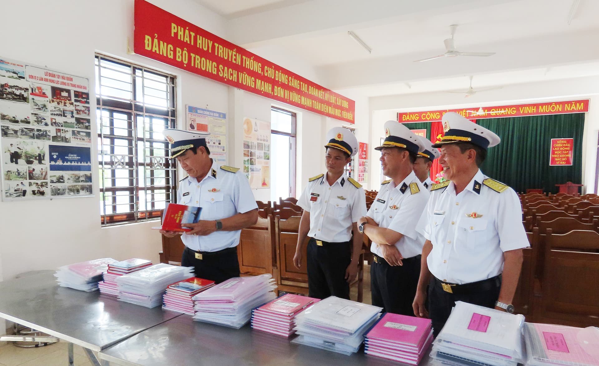 Quân chủng Hải quân kiểm tra đơn vị VMTD mẫu mực, tiêu biểu đối với Lữ đoàn 101
