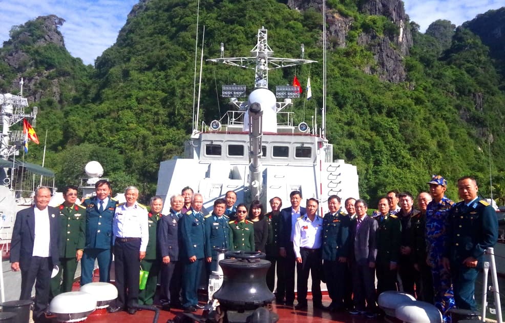 Đoàn cán bộ phường Khương Trung thăm và giao lưu với Lữ đoàn 170