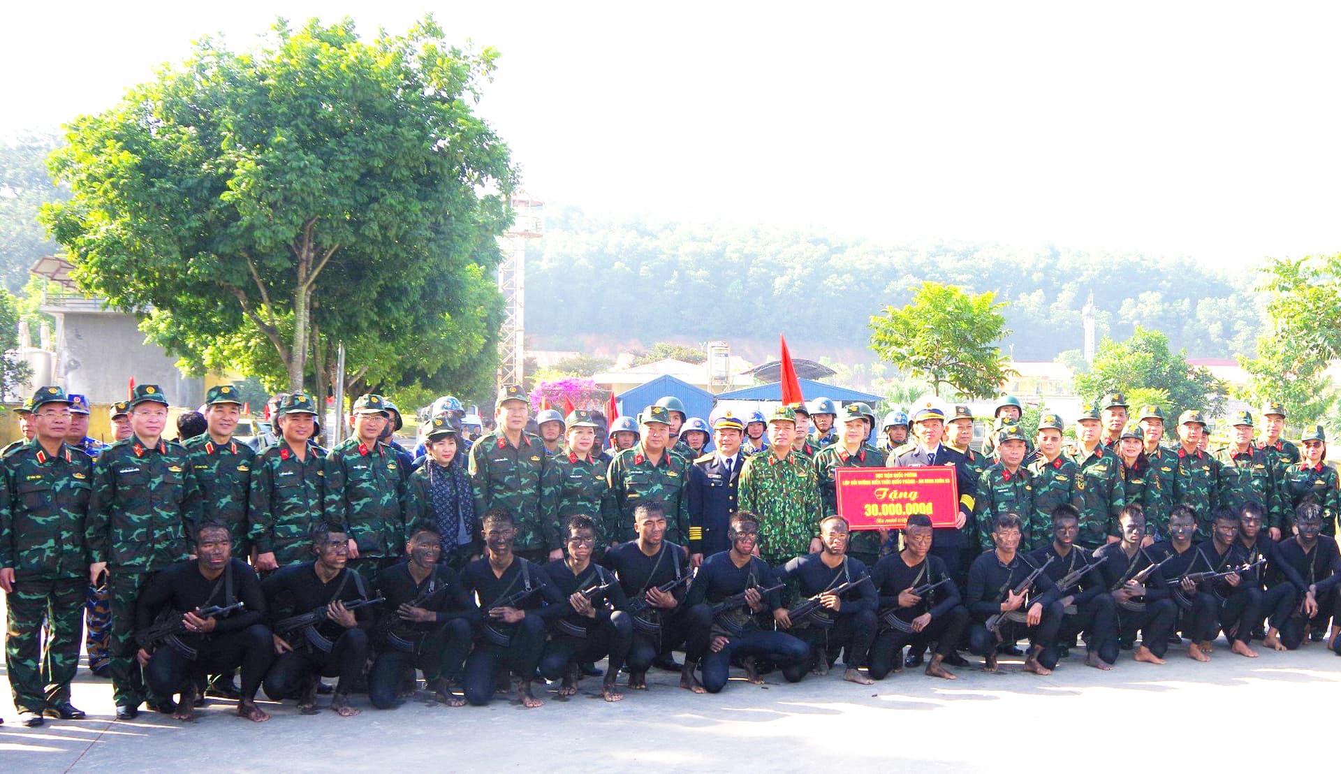 Đoàn cán bộ, giảng viên, học viên Học viện Quốc phòng thăm, nghiên cứu thực tế tại Lữ đoàn 126