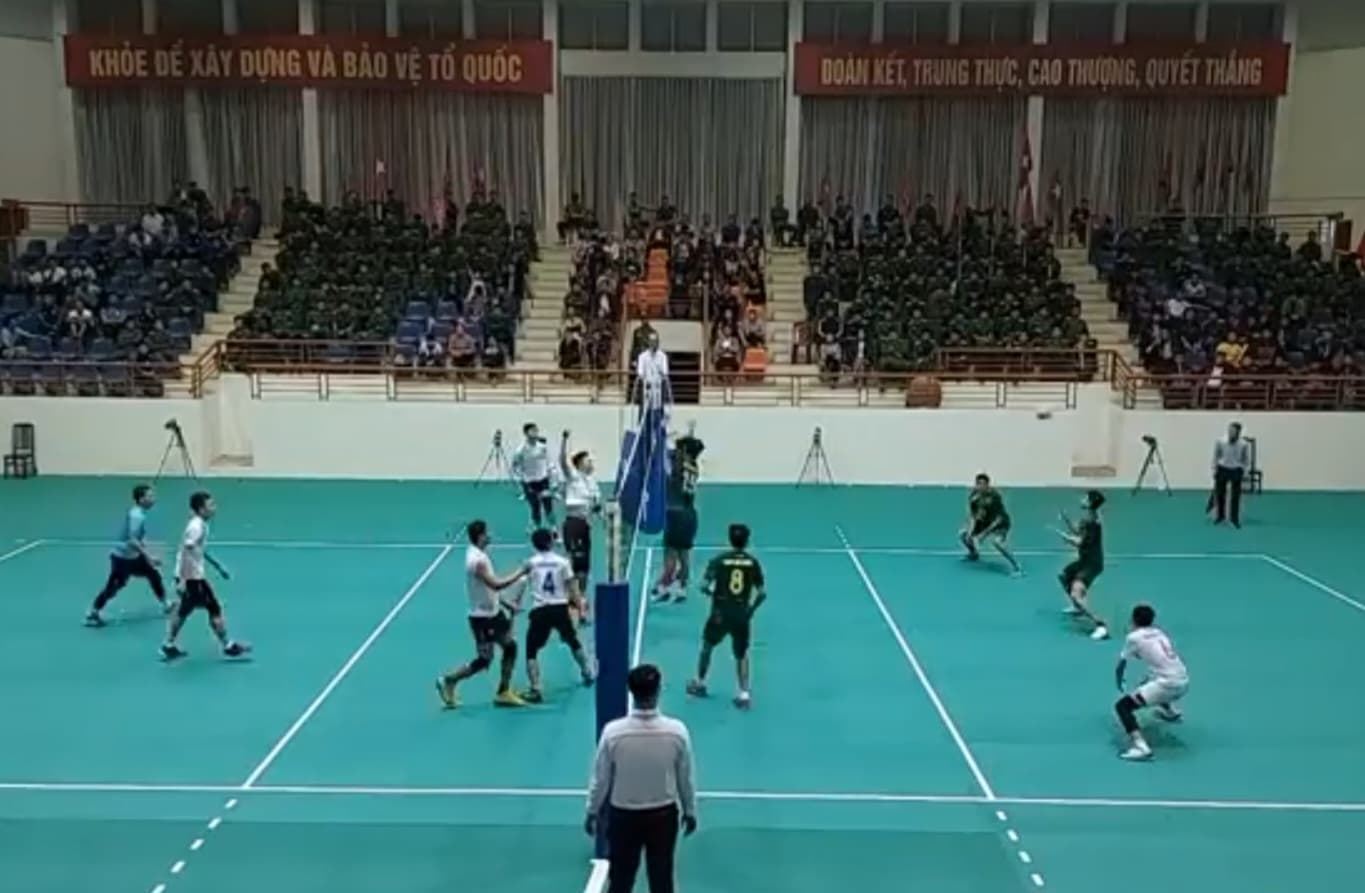 Đội tuyển bóng chuyền Quân chủng Hải quân thắng đội Bộ Tổng Tham mưu ở vòng 2 Hội thao bóng đá, bóng chuyền toàn quân