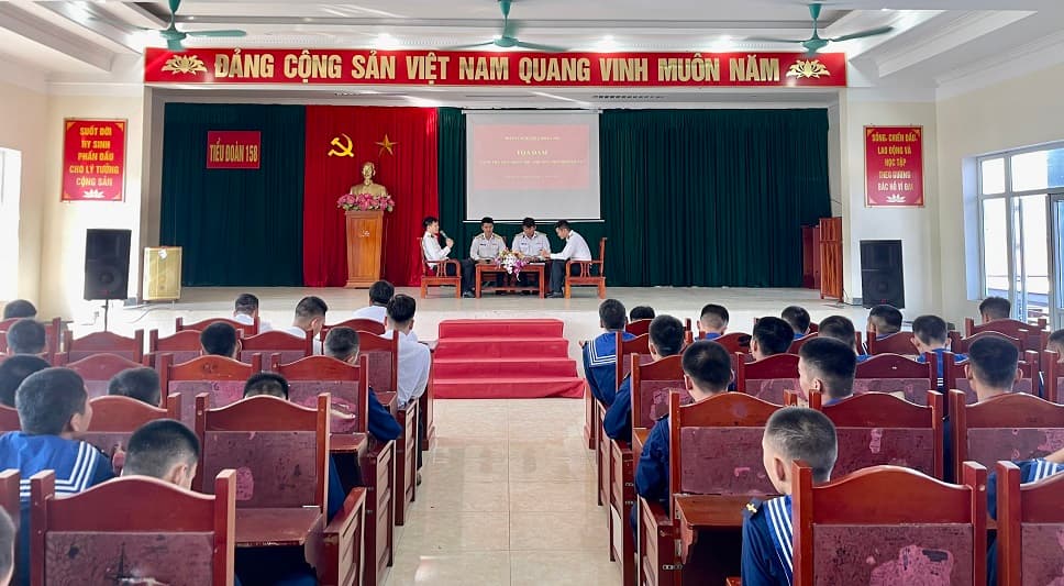 Tọa đàm “Tuổi trẻ Tiểu đoàn 158 thượng tôn pháp luật”