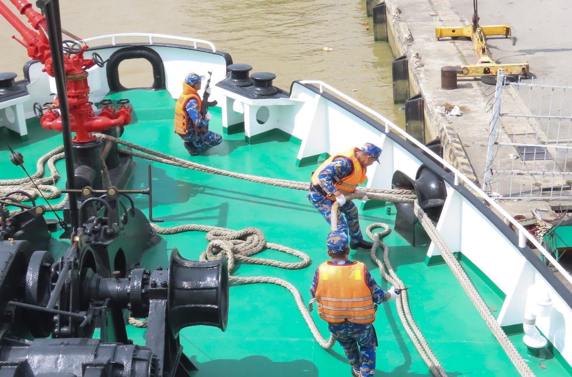Để mỗi con tàu chính quy, mẫu mực