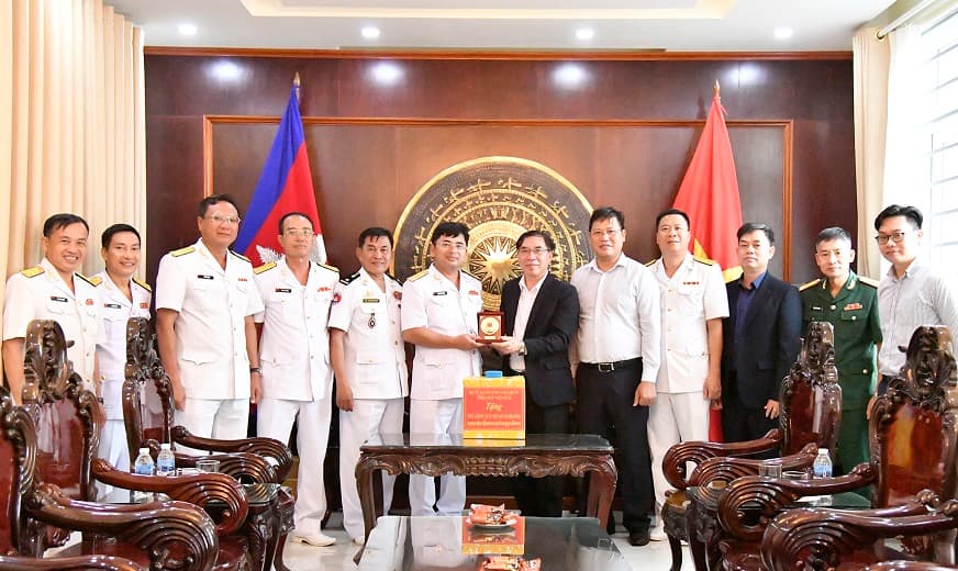 Đoàn công tác của Vùng 5 chào xã giao Tổng Lãnh sự quán Việt Nam tại tỉnh Preah Sihanouk