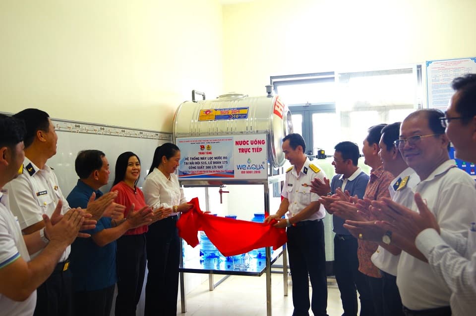 Bàn giao 2 hệ thống máy lọc nước RO cho Lữ đoàn 175