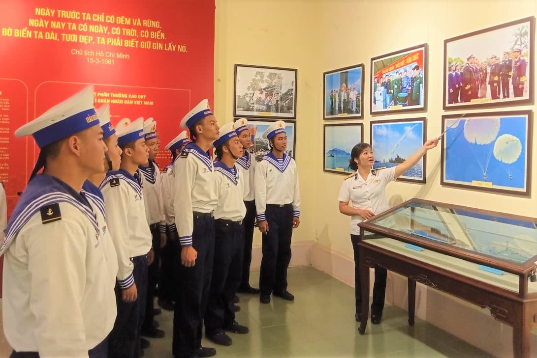 Triển lãm “50 năm chiến công chống đế quốc Mỹ phong tỏa sông, biển miền Bắc bằng thủy lôi, bom từ trường”