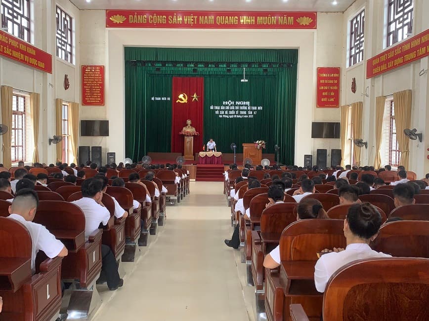 Thủ trưởng Bộ Tham mưu đối thoại dân chủ với cán bộ, chiến sĩ Trung tâm 47