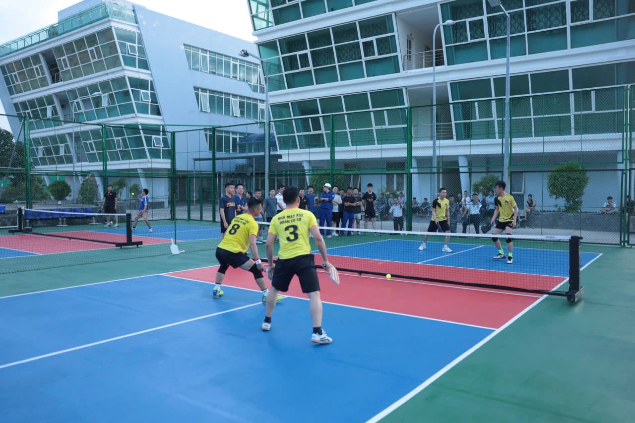 Đoàn cơ sở Nhà máy X52 thi đấu Pickleball