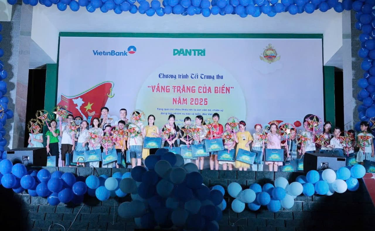 Tết Trung thu “Vầng trăng của biển” ở Vùng 3 Hải quân