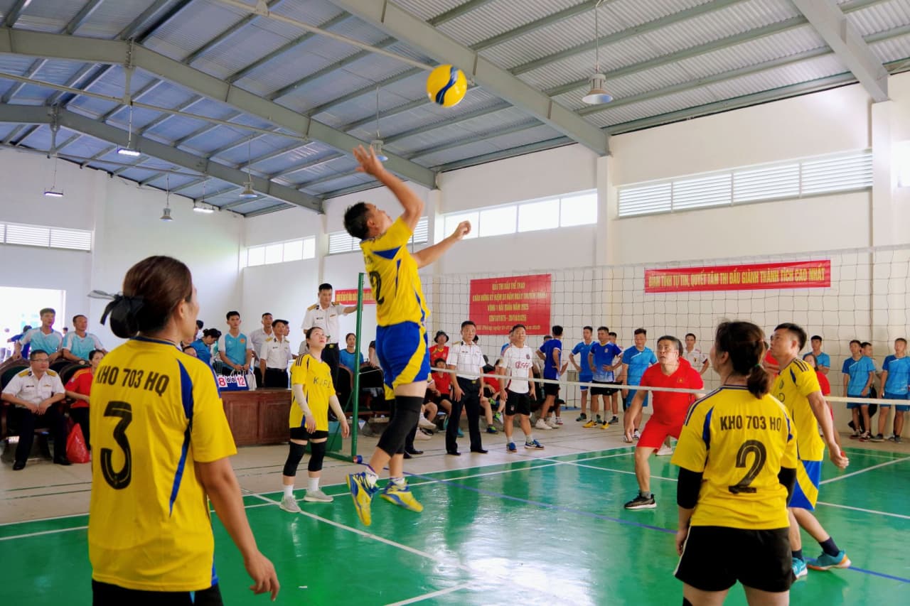 Khai mạc giải thể thao chào mừng 50 năm Ngày truyền thống Vùng 1 Hải quân