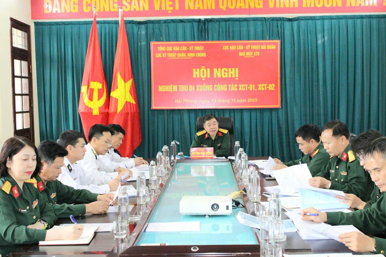 Nghiệm thu 4 xuồng công tác do Nhà máy X70 sản xuất