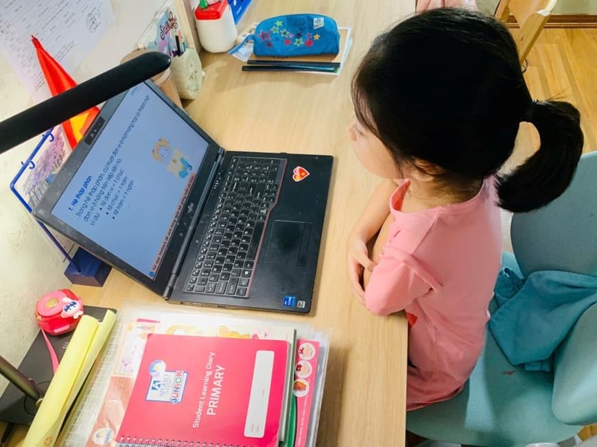 Bảo vệ người yếu thế trên không gian mạng