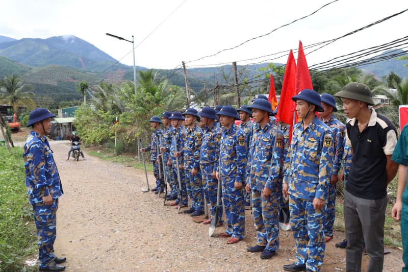 Lữ đoàn 101 xuất quân, quyết tâm hoàn thành xuất sắc
“Chiến dịch Quang Trung” giúp nhân dân xây dựng nhà mới