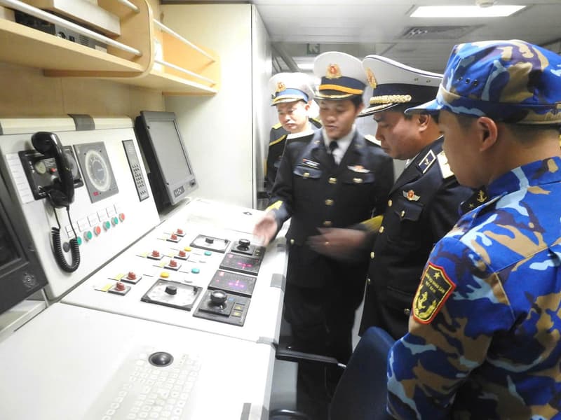 Phó Tư lệnh, Tham mưu trưởng Hải quân kiểm tra Đoàn Đo đạc biên vẽ hải đồ và nghiên cứu biển