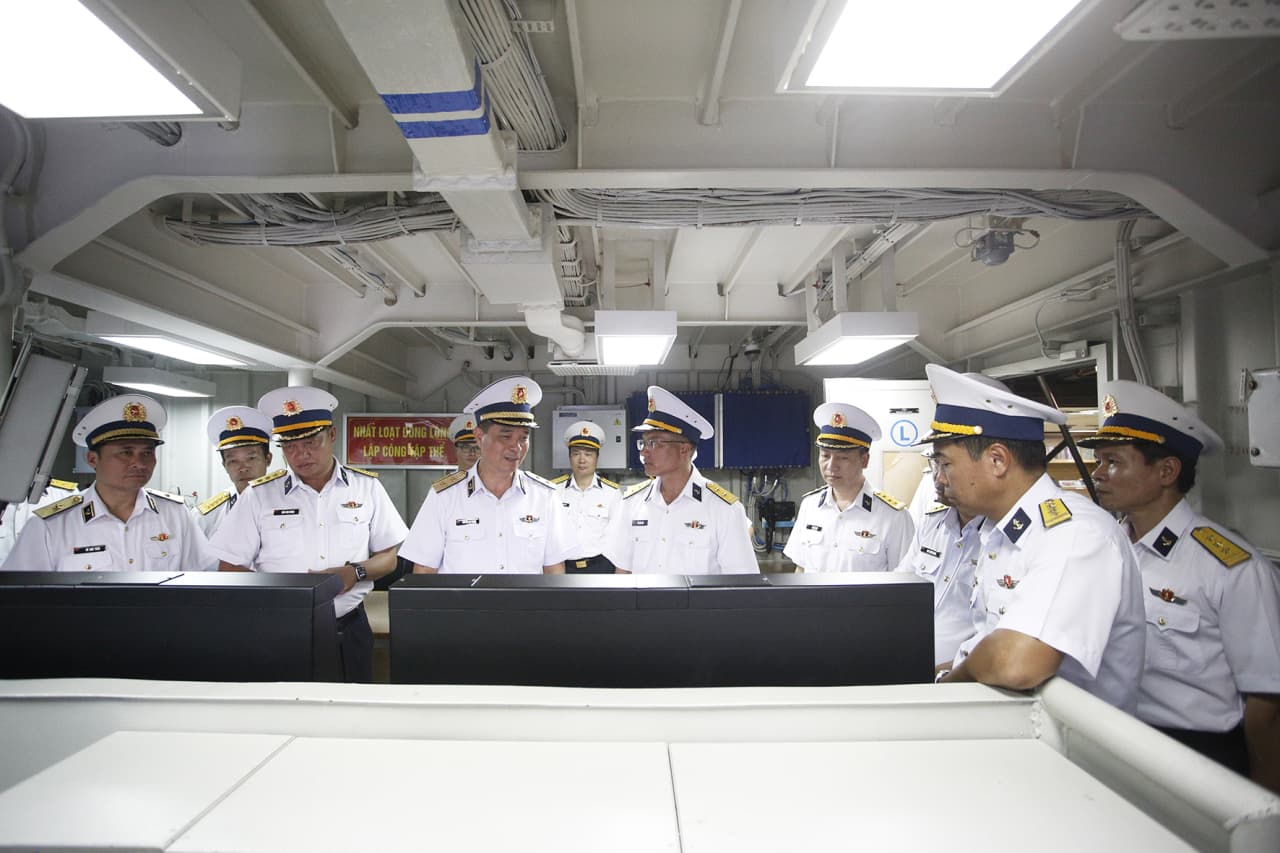 Phó Đô đốc Nguyễn An Phong kiểm tra, nắm tình hình tại Vùng 4 Hải quân