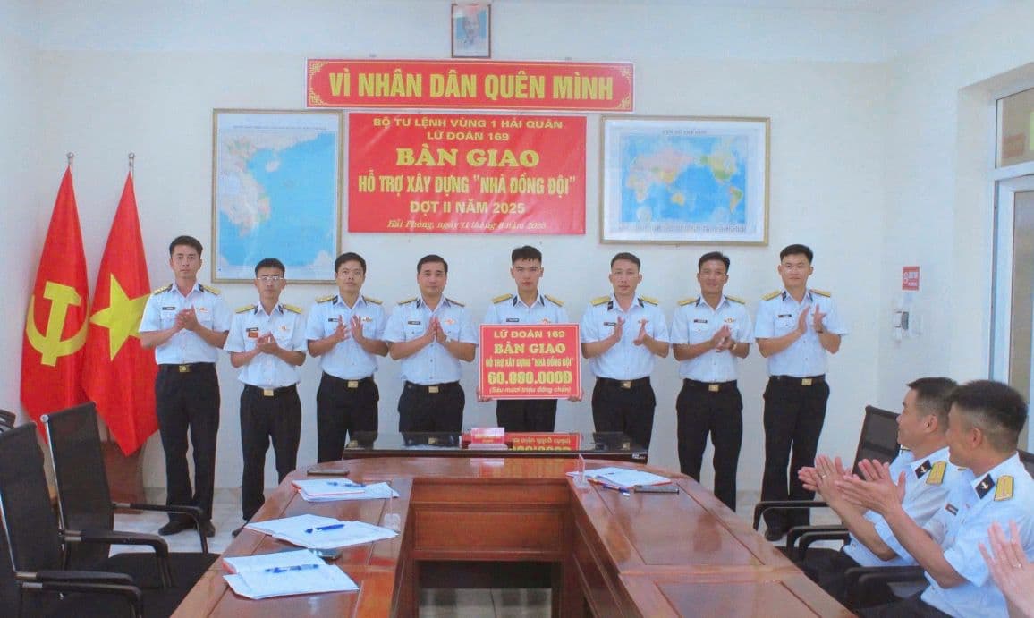 Lữ đoàn 169 trao kinh phí hỗ trợ xây dựng nhà đồng đội đợt 2 năm 2025