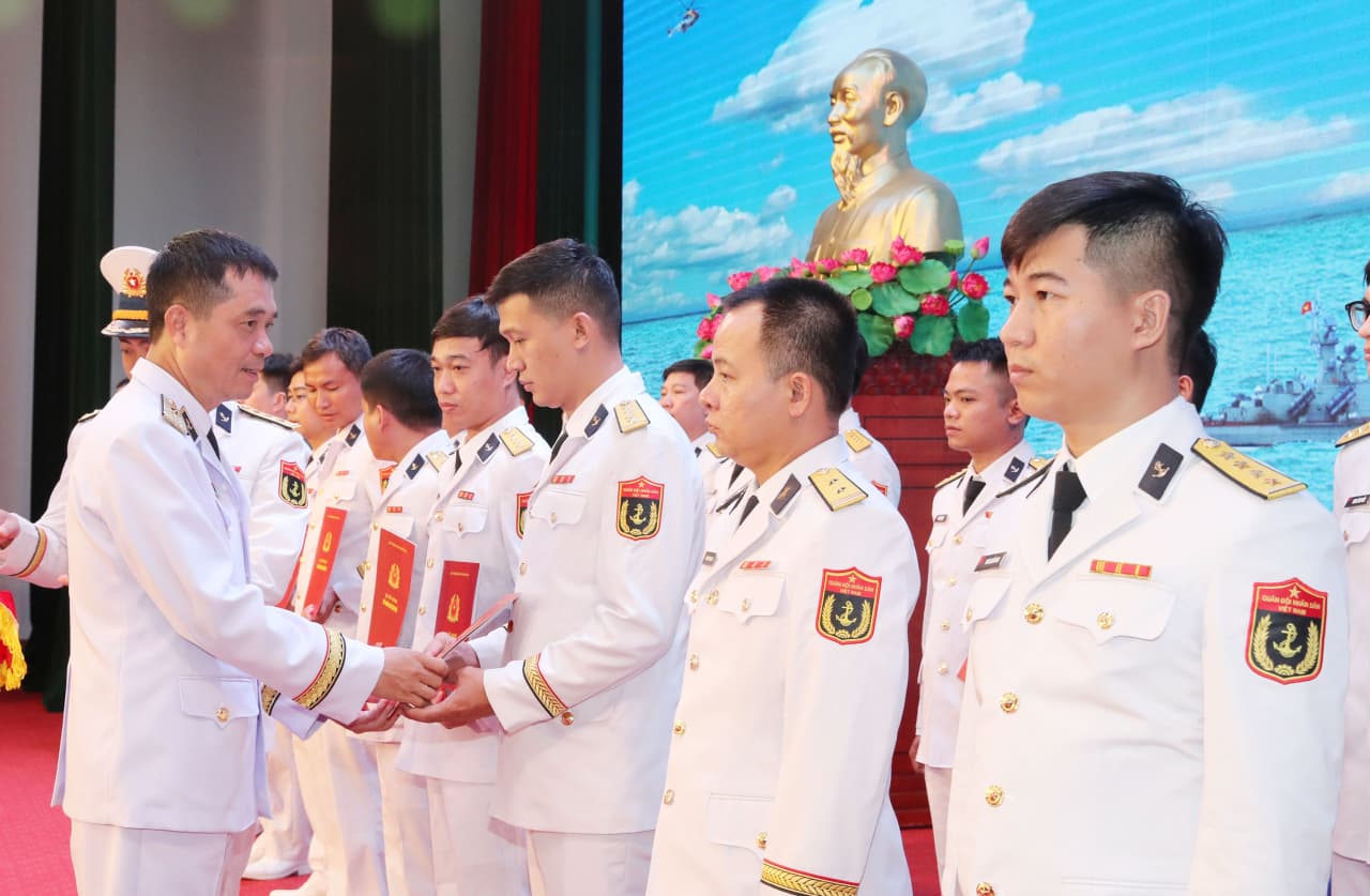 Quân chủng Hải quân: Công bố, trao quyết định về công tác cán bộ