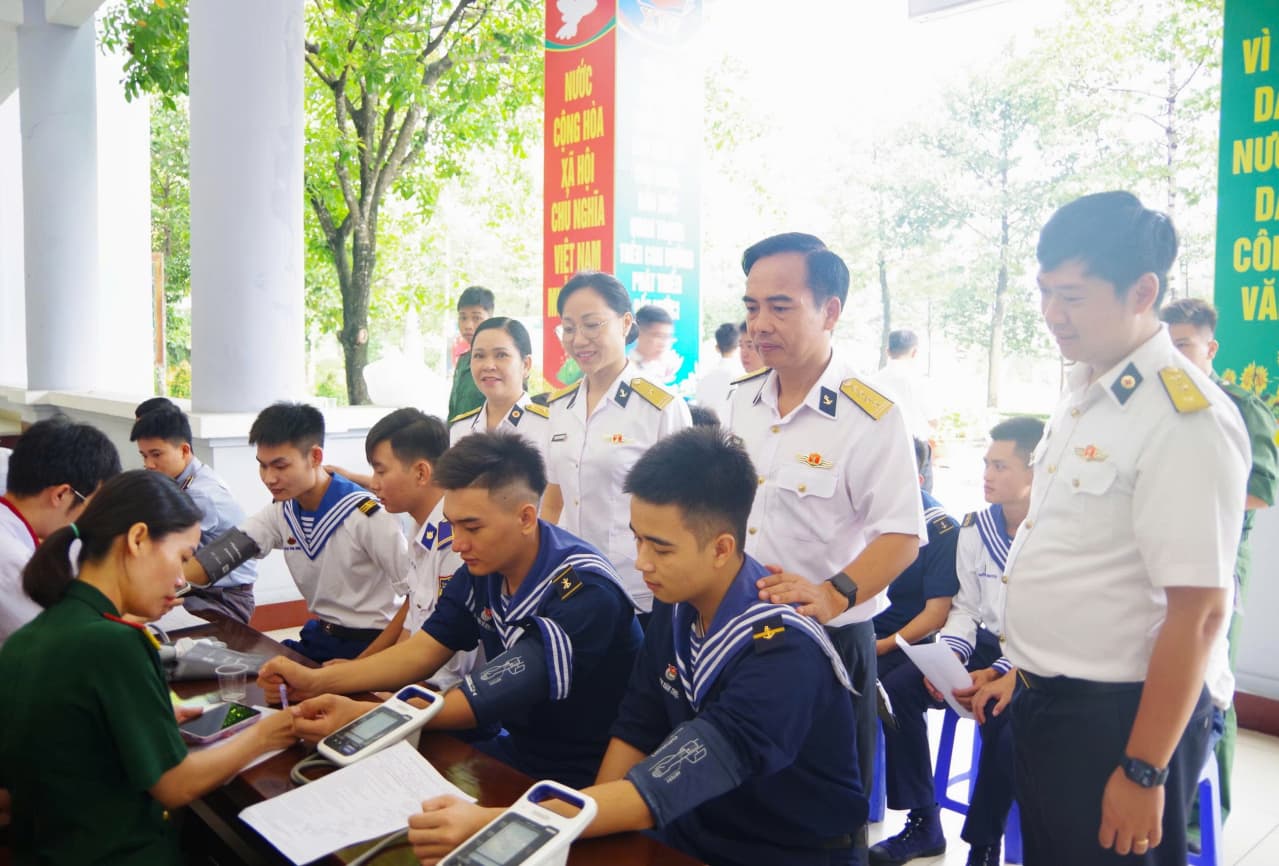 Ngày hội hiến máu tại Trường Cao đẳng Kỹ thuật Hải quân