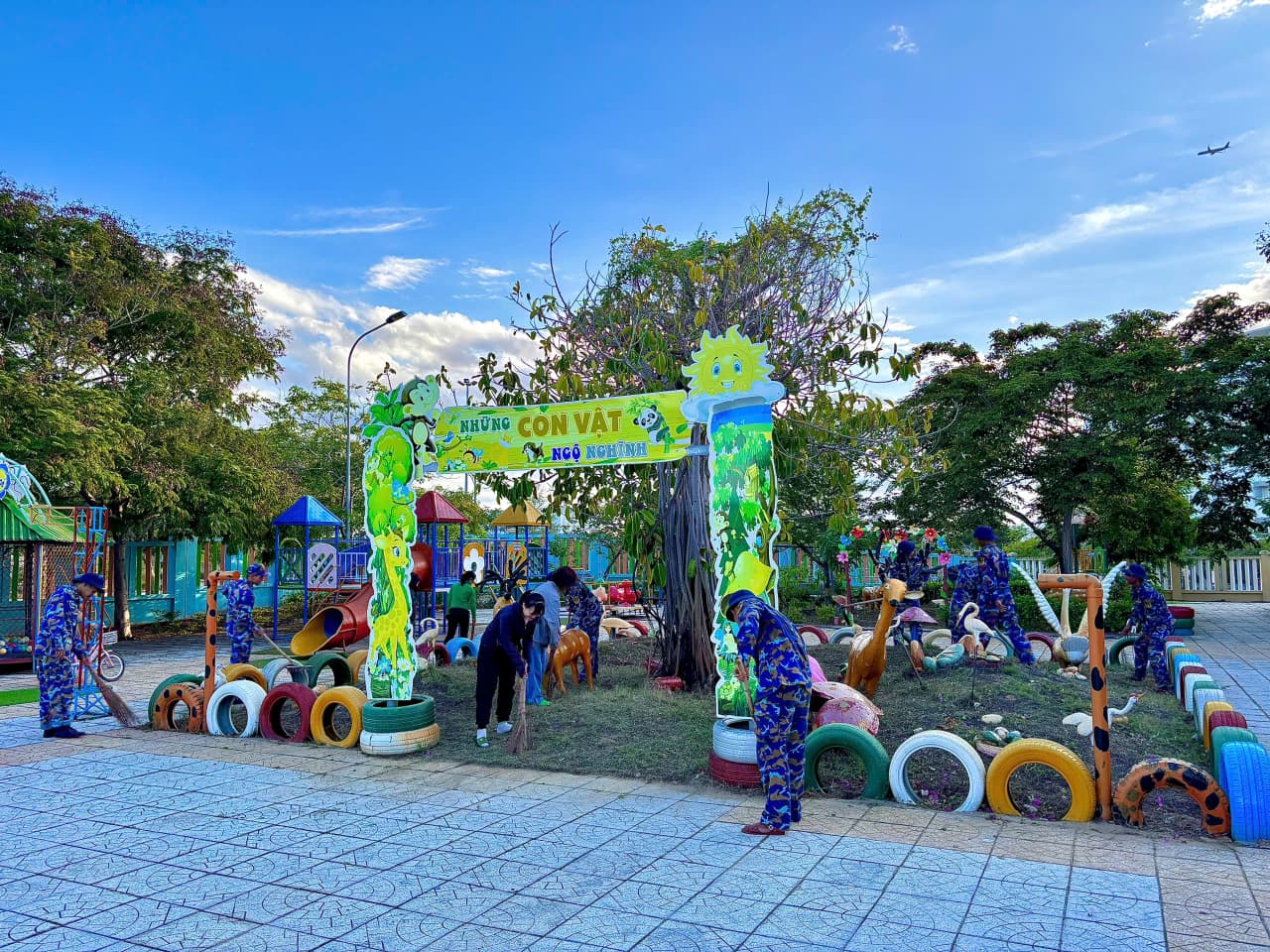 Tiểu đoàn 458 hỗ trợ Trường Mầm non Căn cứ Cam Ranh chuẩn bị năm học mới