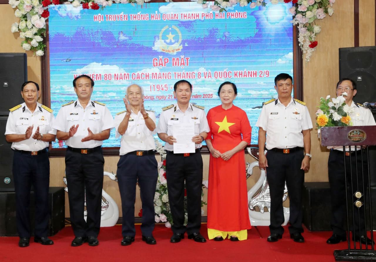 Hội truyền thống Hải quân TP Hải Phòng gặp mặt kỷ niệm 80 năm Cách mạng Tháng Tám và Quốc khánh 2/9