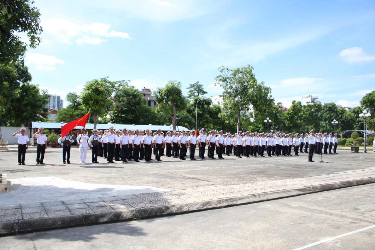 Cục Hậu cần - Kỹ thuật Hải quân kiểm tra tại Viện Y học Hải quân