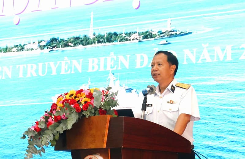 Vùng 4 Hải quân tuyên truyền biển đảo tại Trường Đại học Đà Lạt