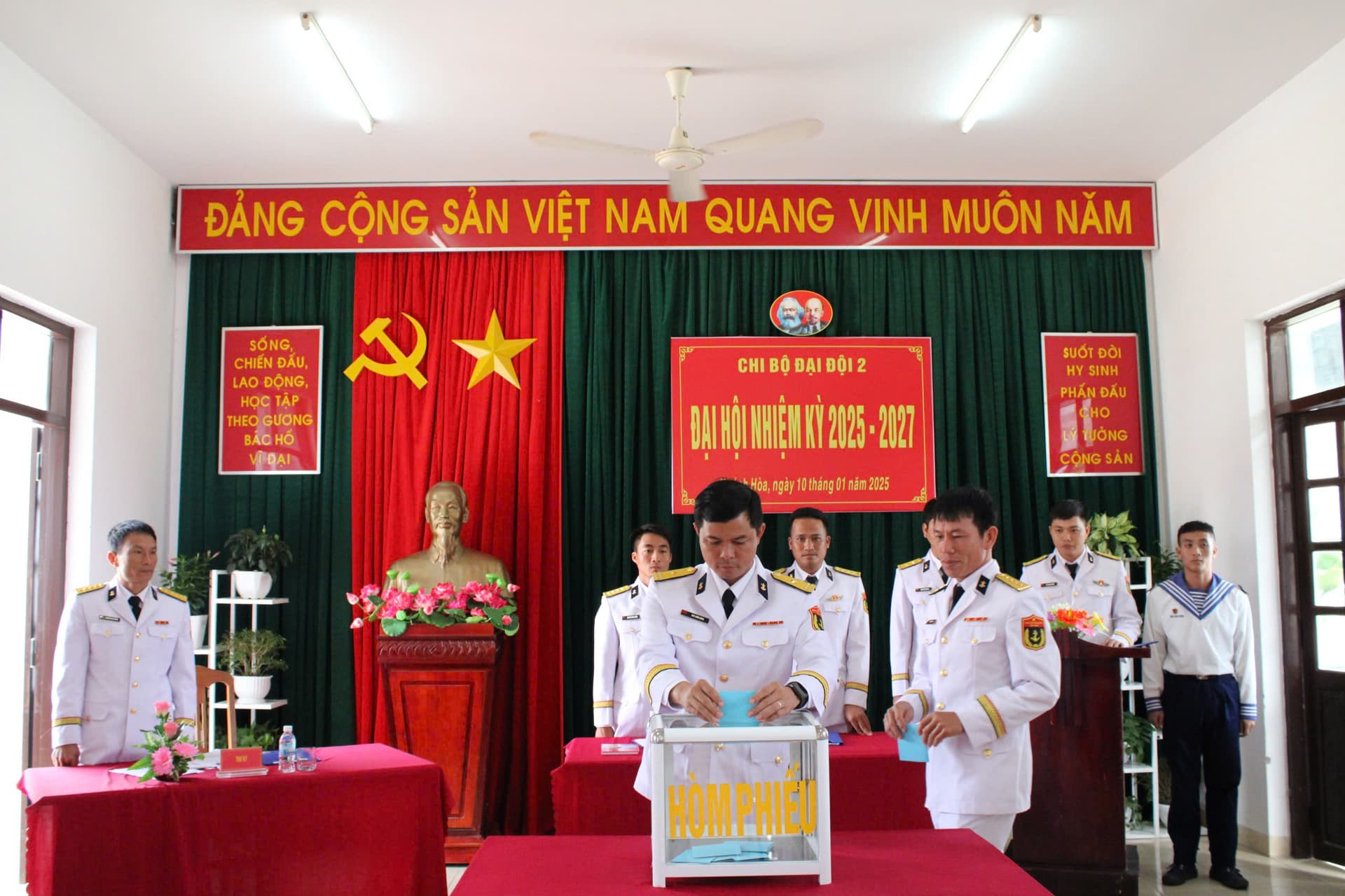 Đảng ủy Lữ đoàn 101 chỉ đạo đại hội chi bộ làm trước