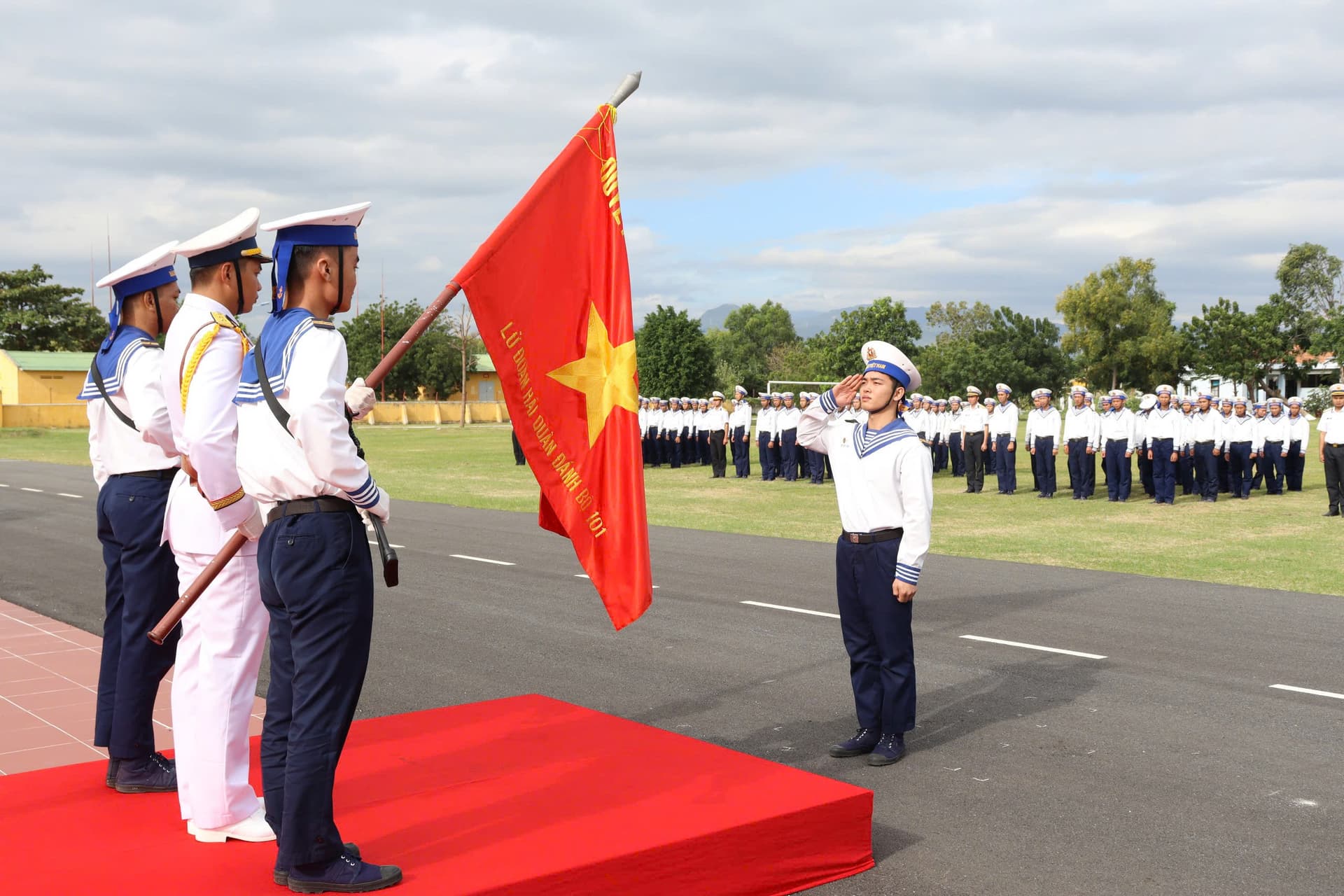 Lữ đoàn 101 tổ chức gặp mặt, chúc mừng quân nhân hoàn thành nghĩa vụ quân sự năm 2025