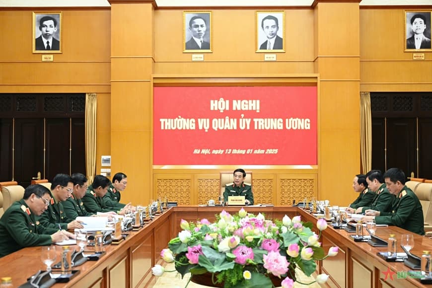 Đại tướng Phan Văn Giang, Bộ trưởng Bộ Quốc phòng  chủ trì Hội nghị Thường vụ Quân ủy Trung ương