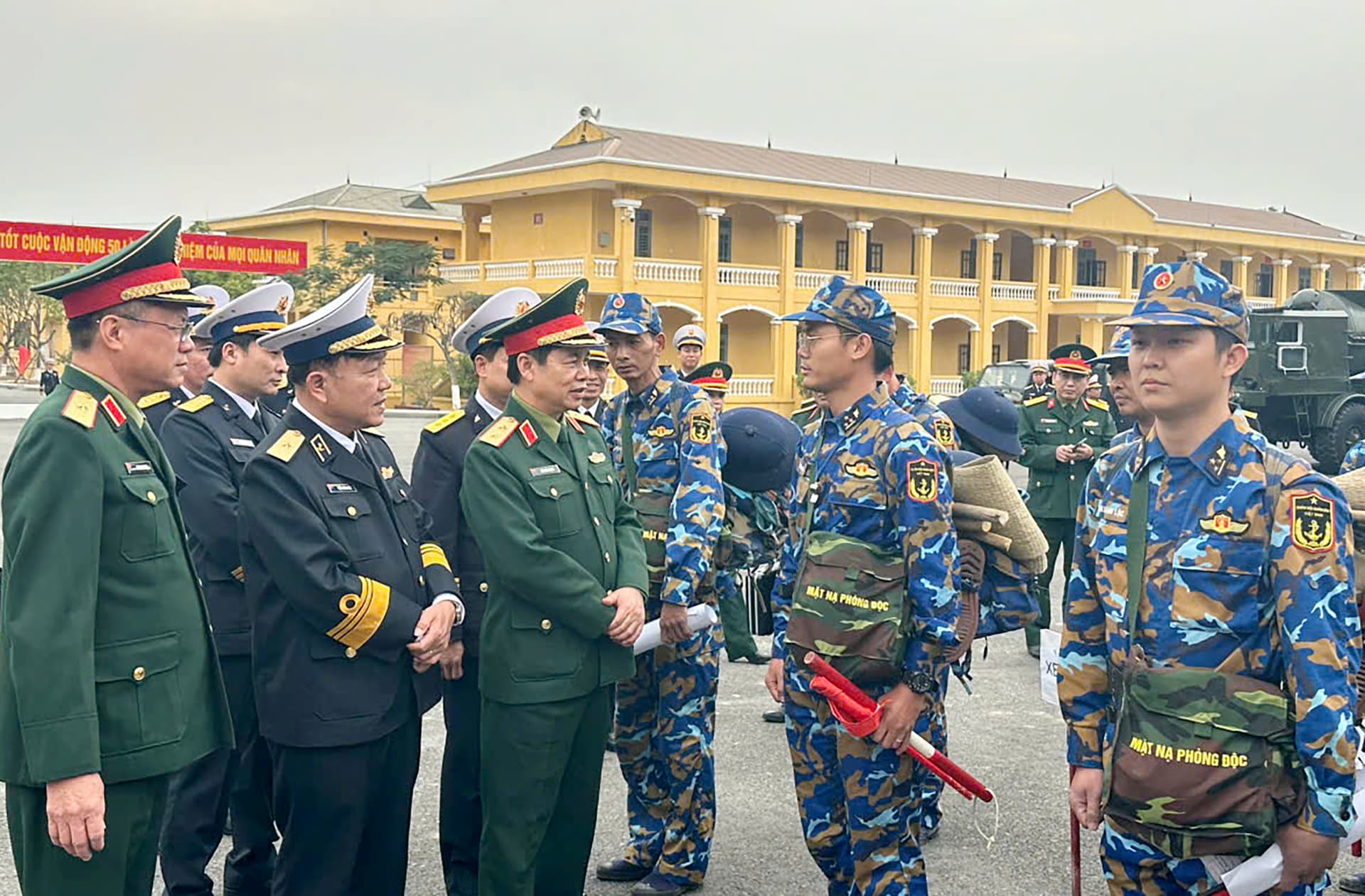 Trung tướng Đỗ Xuân Tụng thăm, kiểm tra Lữ đoàn 679