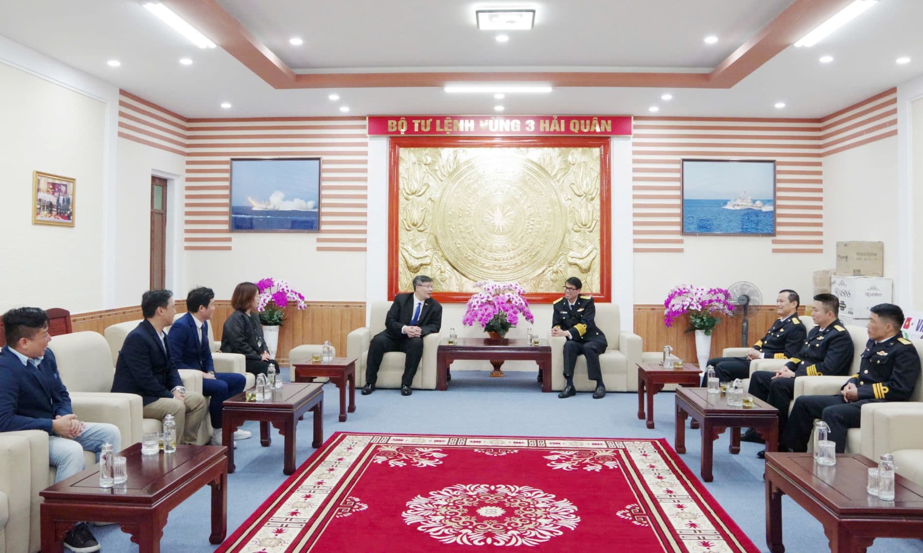 Đoàn công tác Hiệp hội Doanh nhân và Đầu tư Việt Nam-Hàn Quốc thăm, làm việc tại Vùng 3 Hải quân