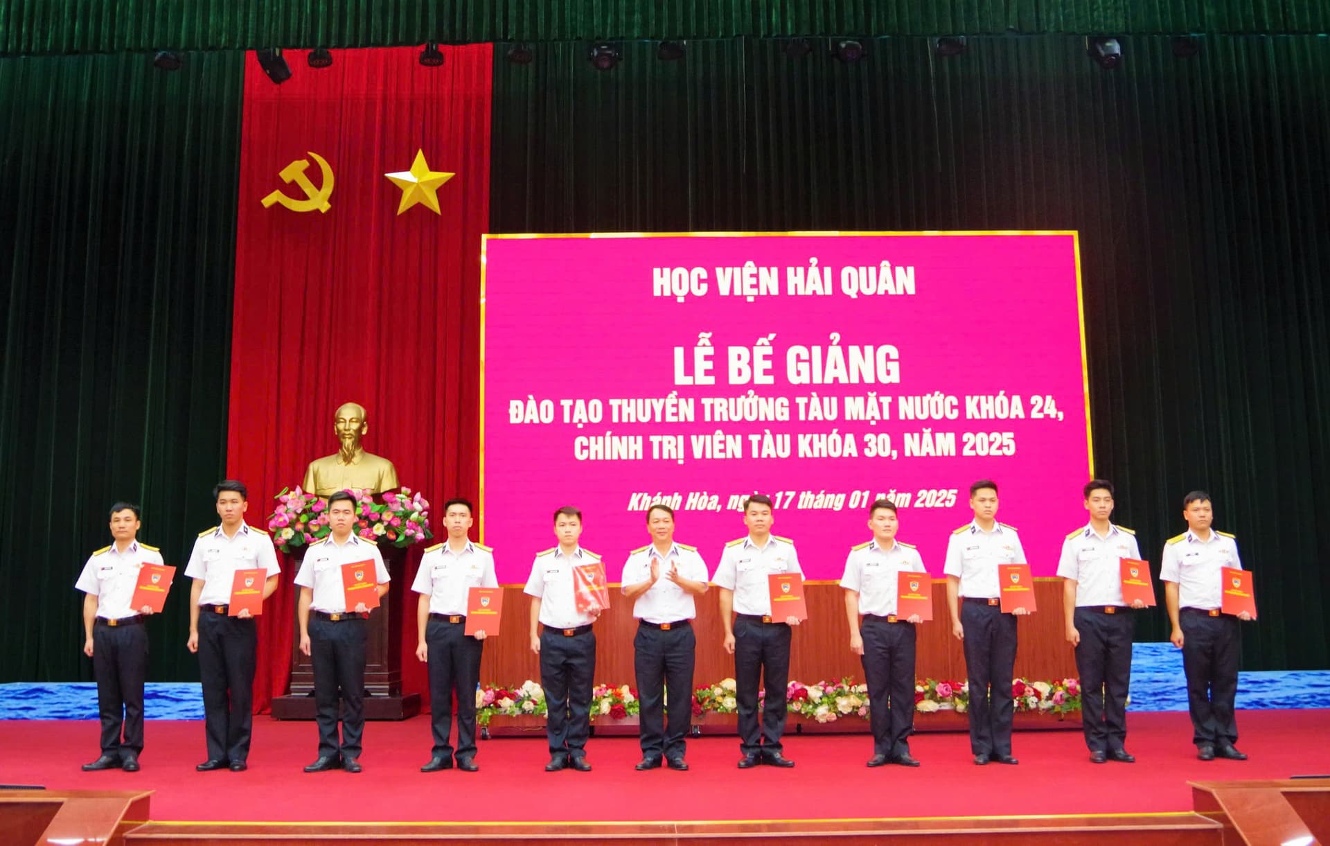 Học viện Hải quân: Bế giảng các lớp đào tạo cán bộ