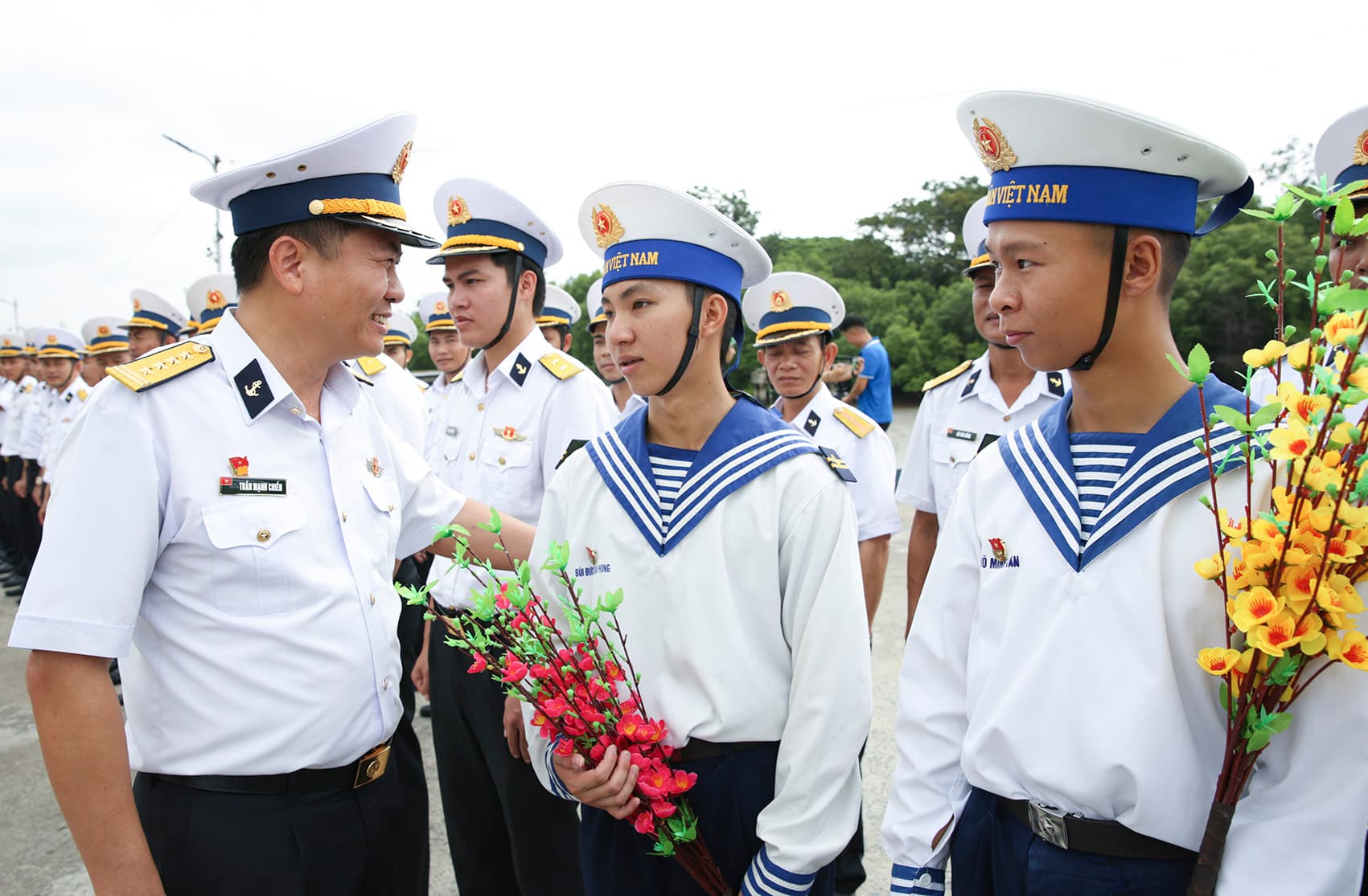 Mang mùa xuân đến với Nhà giàn DK1