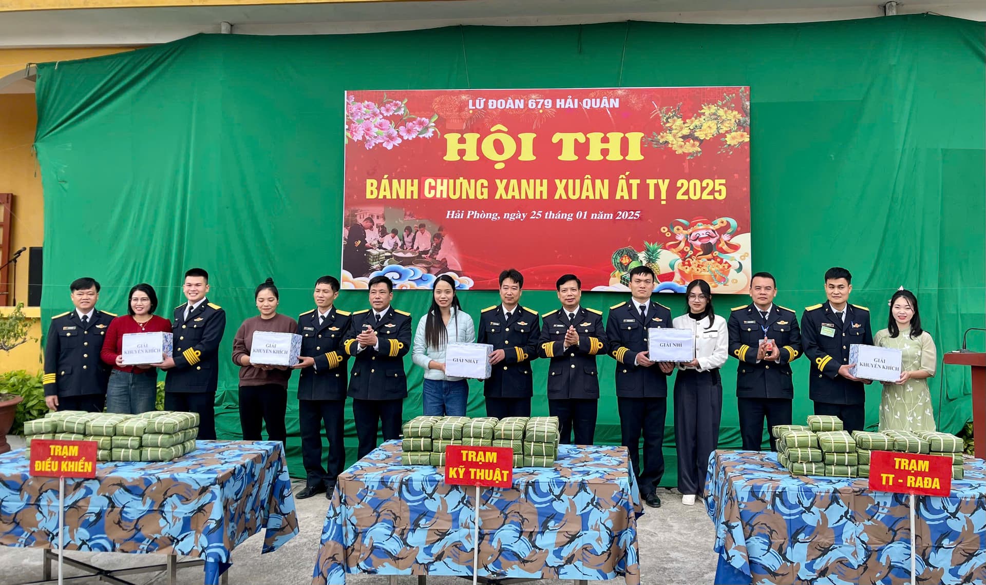 Lữ đoàn 679 tổ chức Hội thi bánh chưng xanh Xuân Ất Tỵ 2025