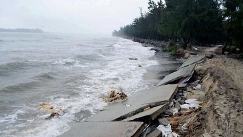 Cảnh báo lốc xoáy, gió mạnh và sóng lớn trên nhiều vùng biển