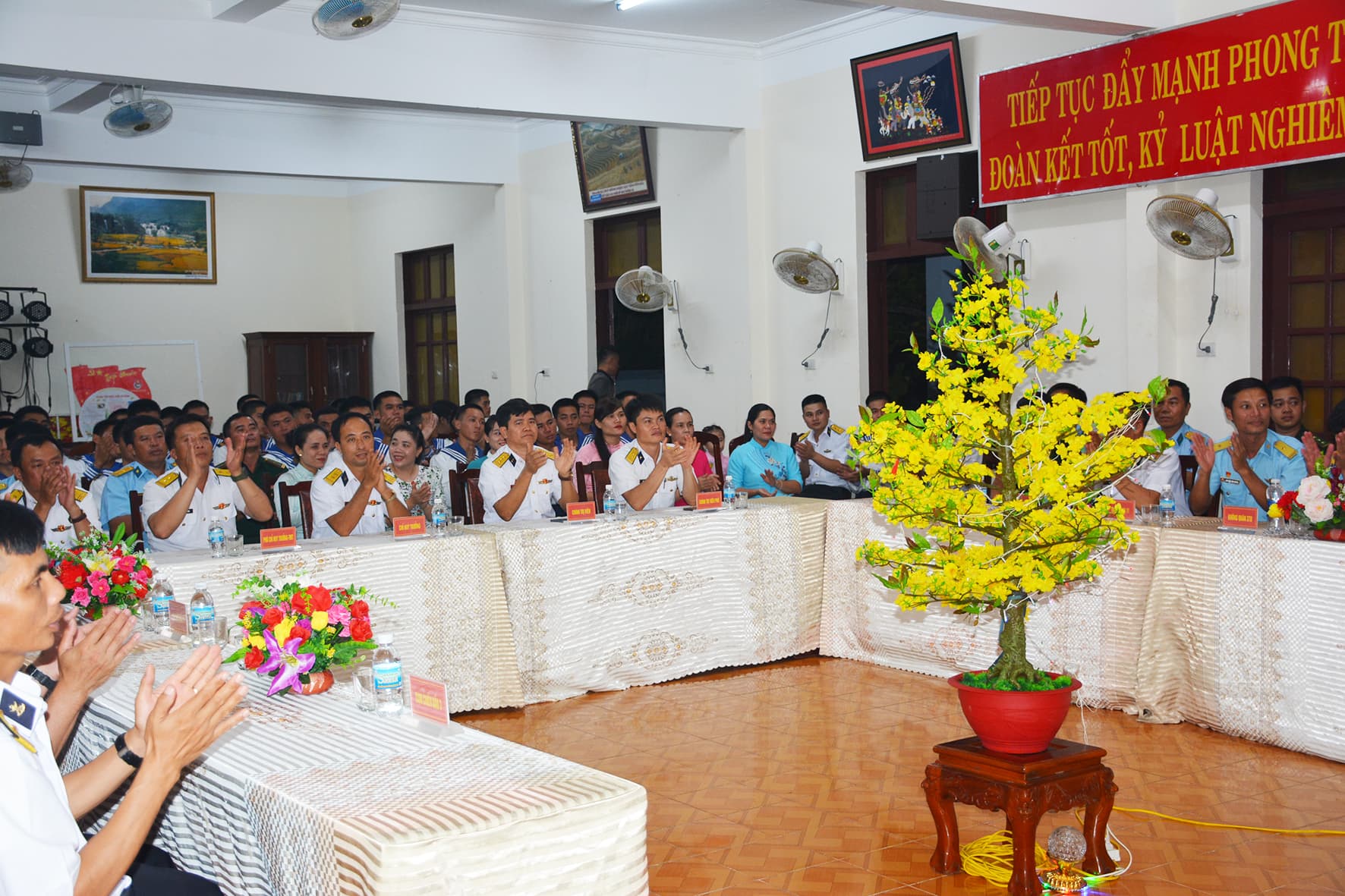 Quân dân Trường Sa tưng bừng đón Xuân Ất Tỵ