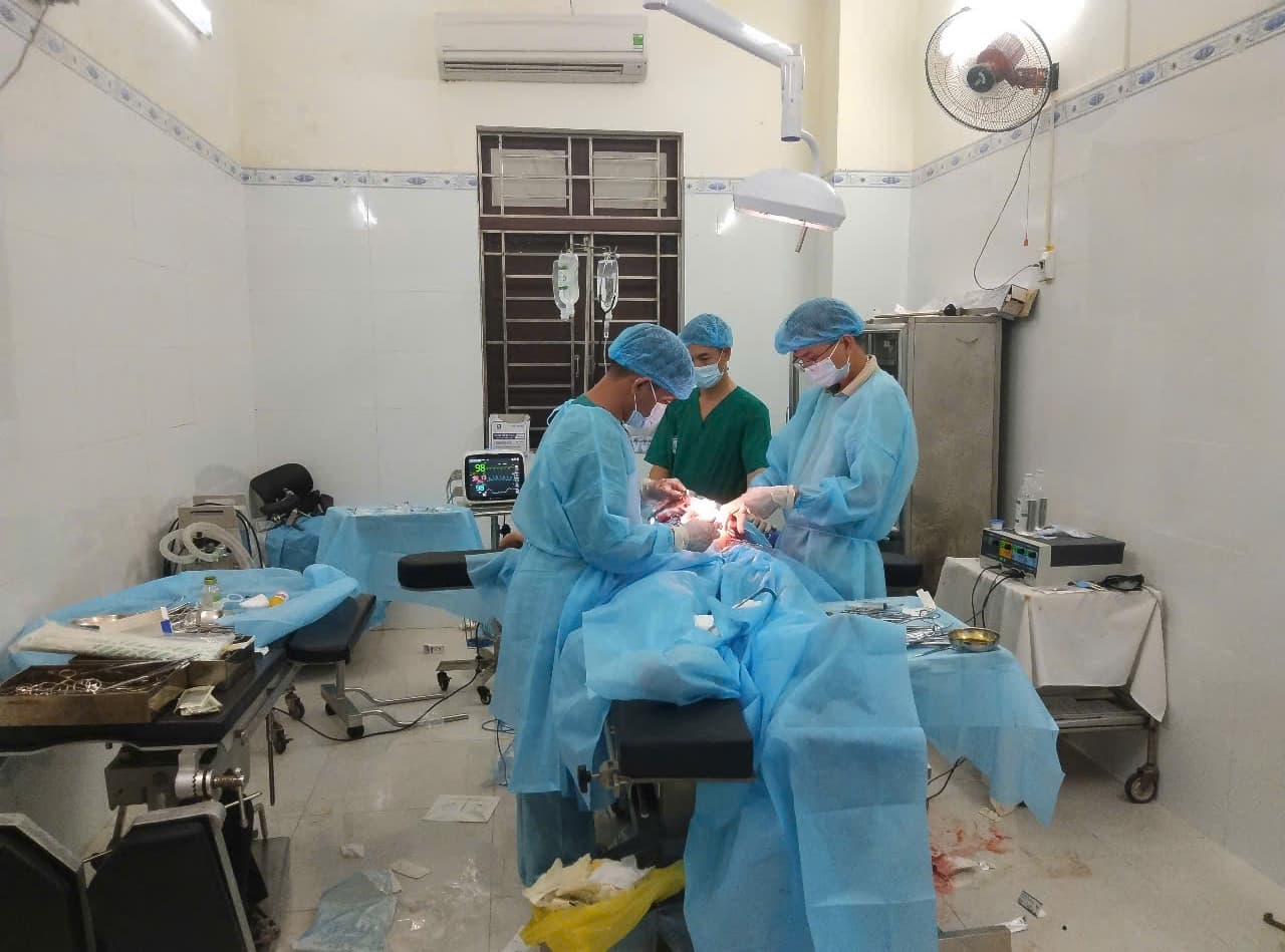 Đảo Sinh Tồn cấp cứu ngư dân bị bệnh trên biển