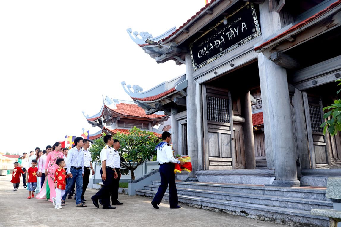 Ngày mùng 1 Tết Ất Tỵ trên huyện đảo Trường Sa