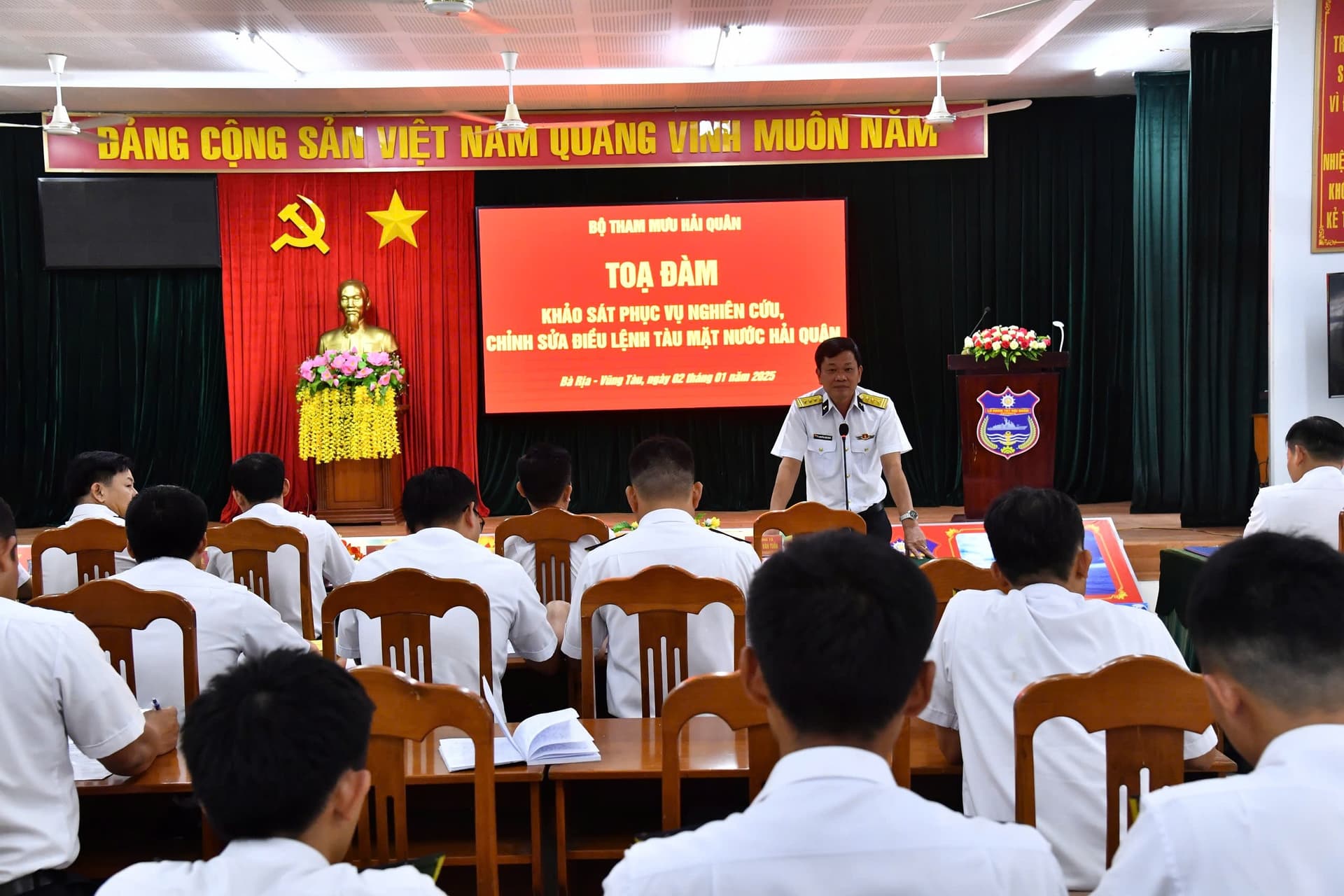 Tọa đàm khoa học nghiên cứu chỉnh sửa Điều lệnh tàu mặt nước Hải quân nhân dân Việt Nam