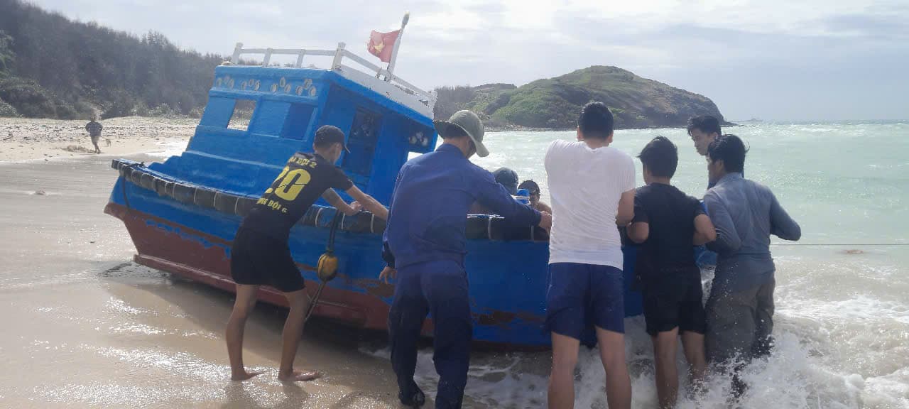 Phối hợp cứu nạn thành công 2 tàu cá của tỉnh Bình Thuận
