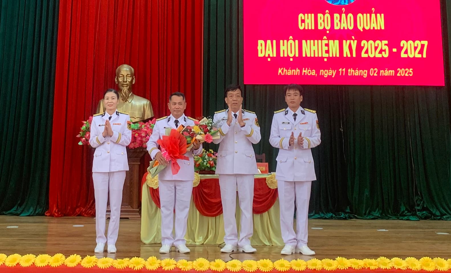 Đại hội chi bộ làm trước trong Đảng bộ Kho 858