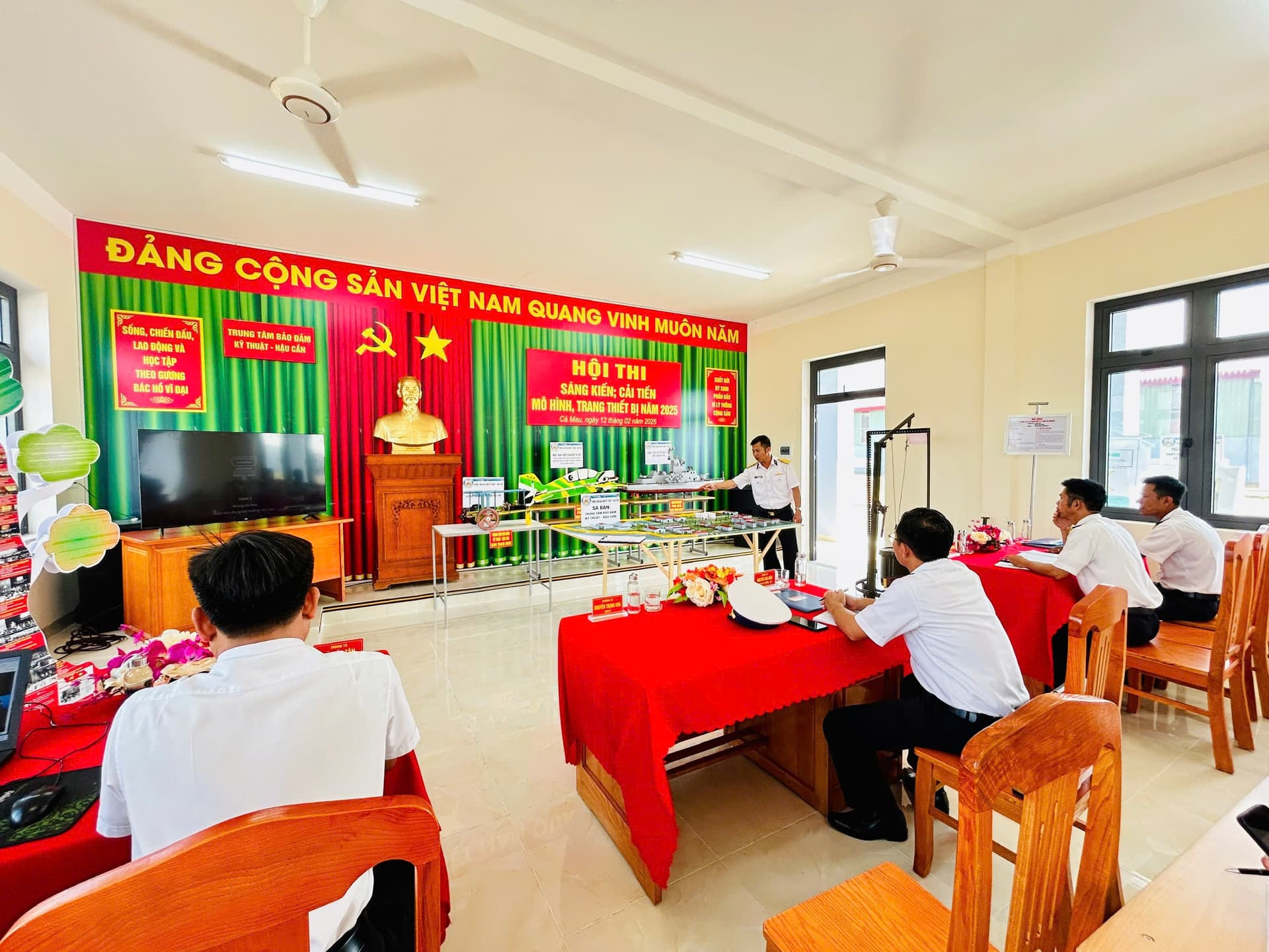 Trung tâm Bảo đảm kỹ thuật-hậu cần Vùng 5: Hội thi sáng kiến, cải tiến mô hình, trang thiết bị