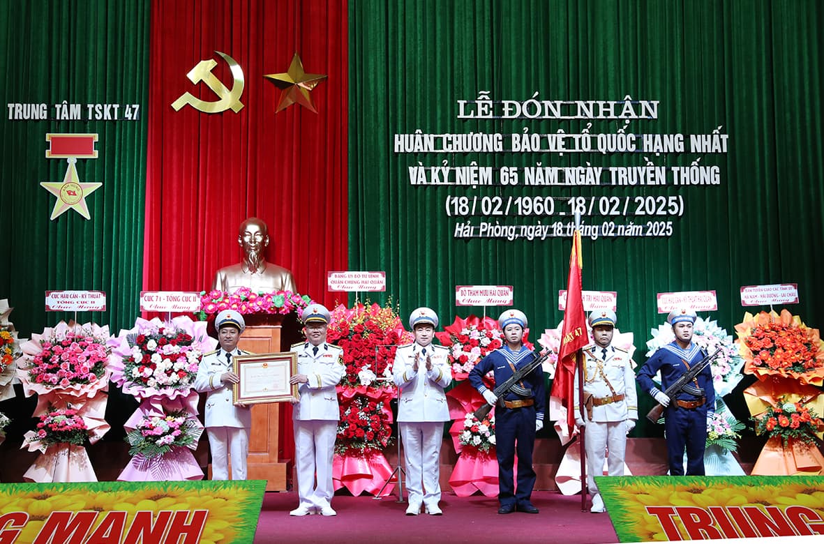 Trung tâm 47, Bộ Tham mưu đón nhận Huân chương Bảo vệ Tổ quốc hạng Nhất